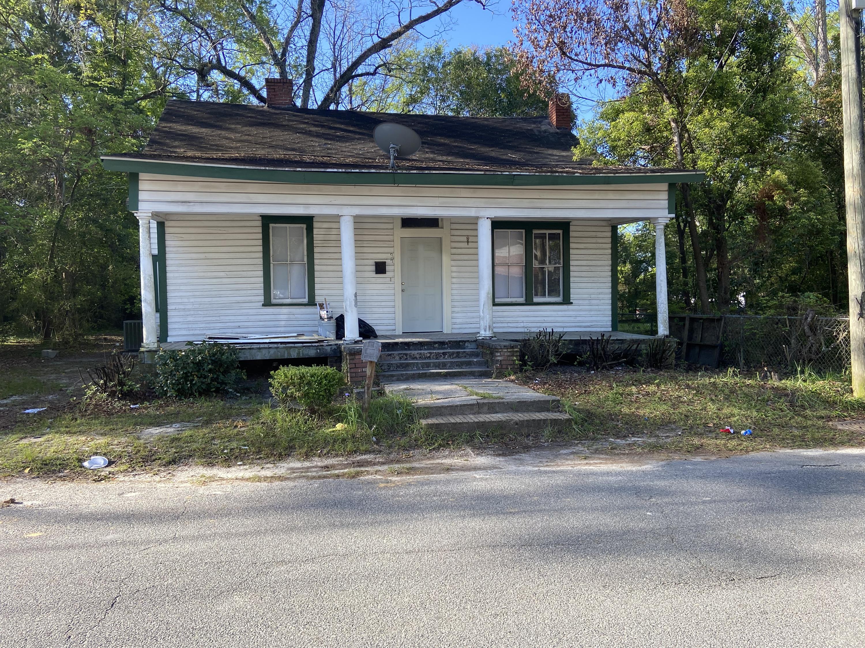 907 West Magnolia Street